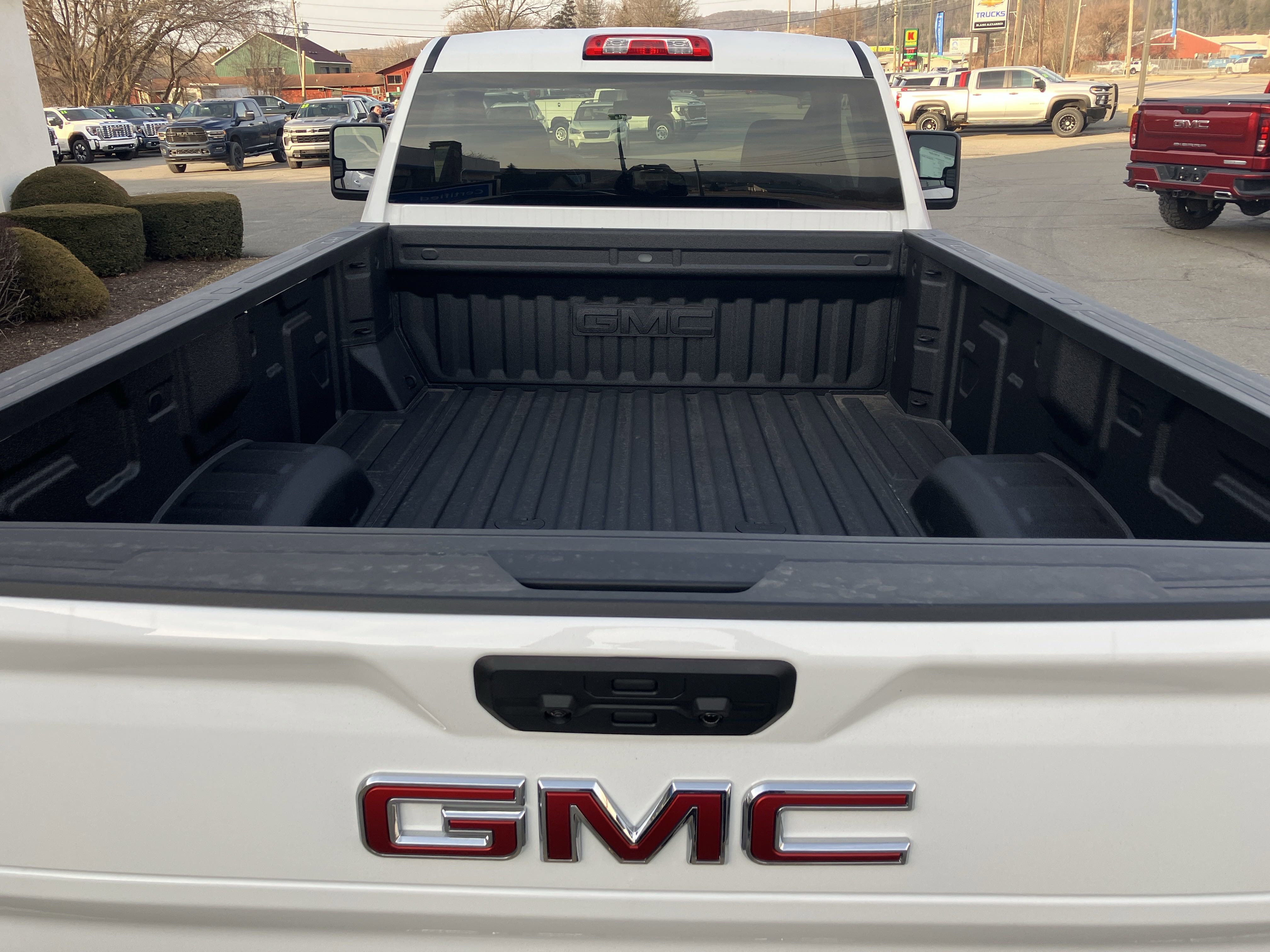New 2025 GMC Sierra 2500 SLE image 5