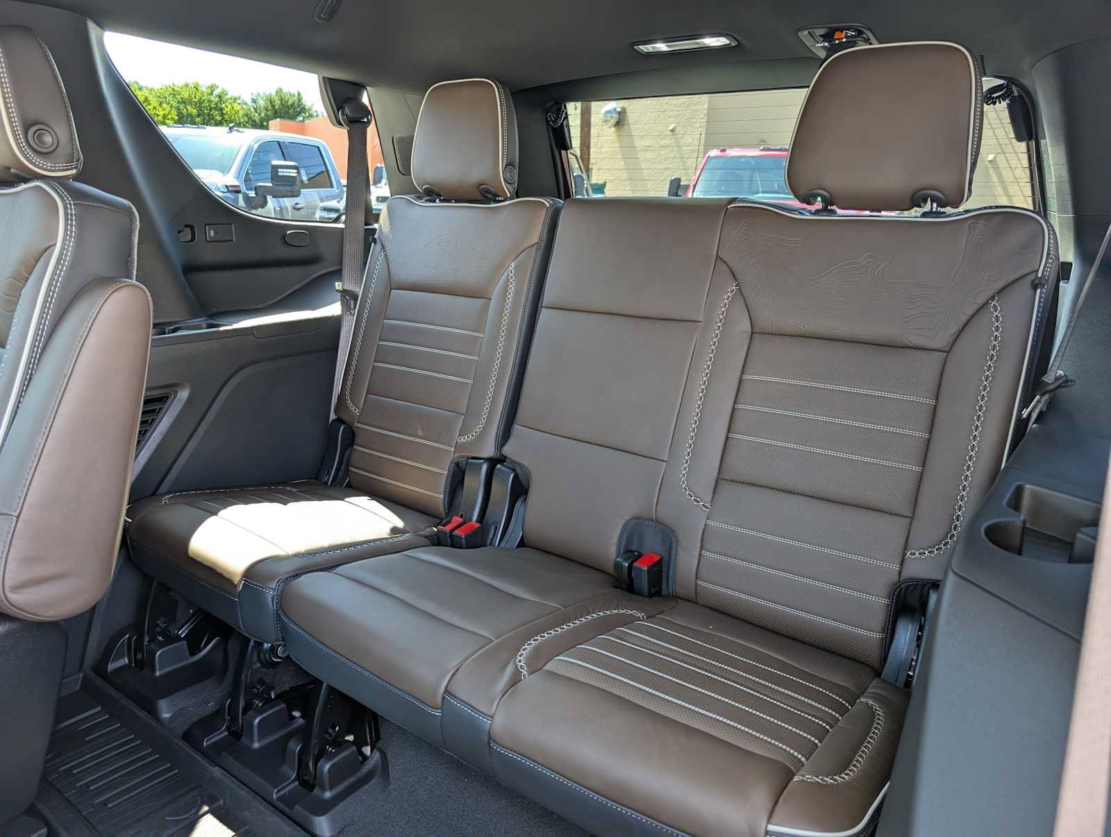 New 2026 GMC Yukon Denali Ultimate w/ LPO, Floor Liner Package AWD/4WD image 18