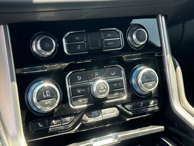 Used 2023 GMC Yukon Denali AWD/4WD image 24