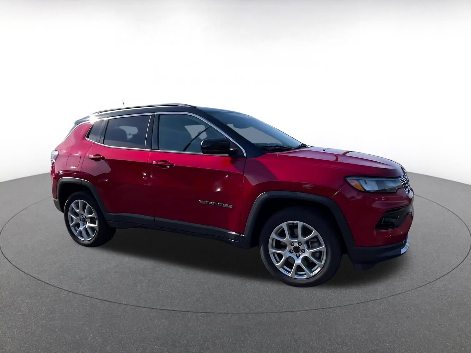 Used 2025 Jeep Compass Limited AWD/4WD image 2