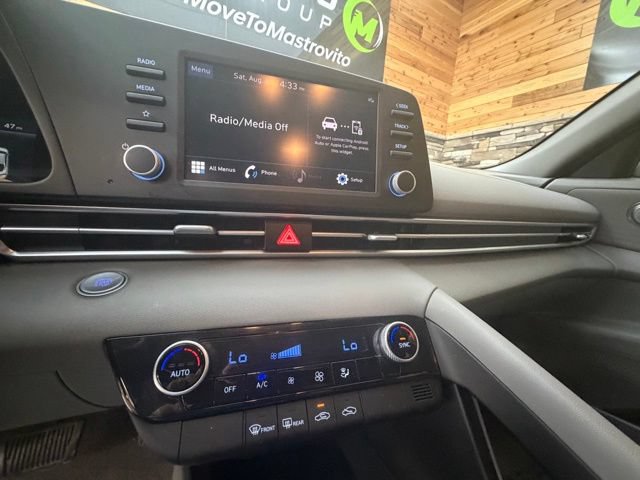 Used 2023 Hyundai Elantra SEL w/ Preferred Accessory Package FWD image 21