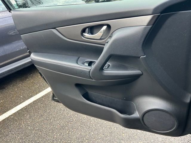 Used 2014 Nissan Rogue SV image 16