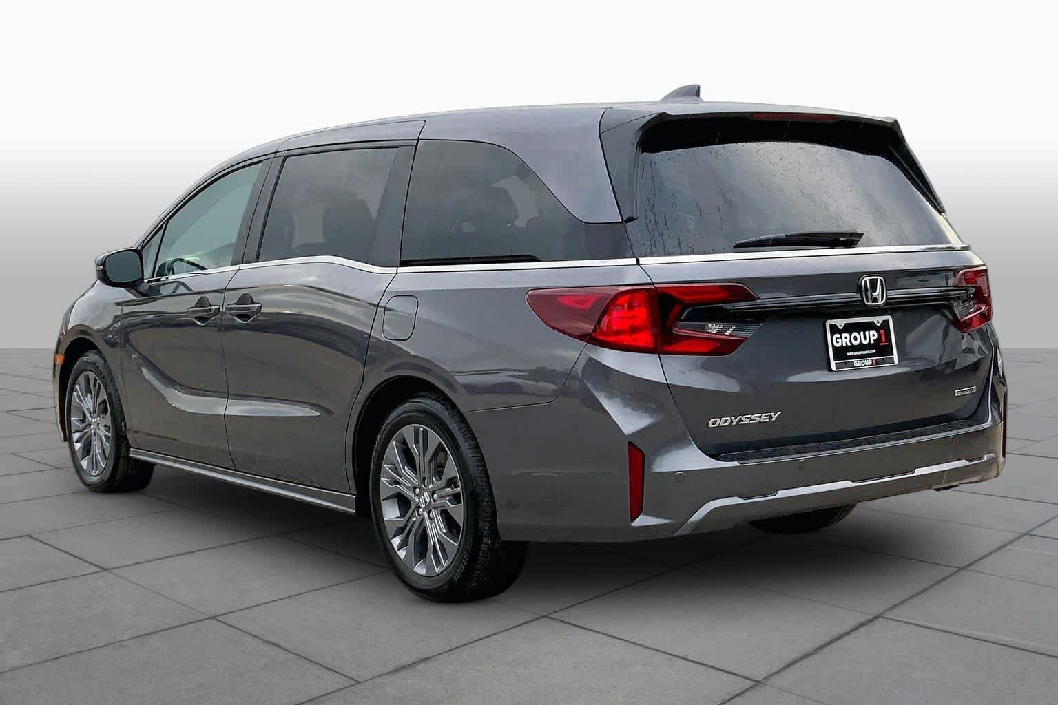 Used 2025 Honda Odyssey Touring image 12
