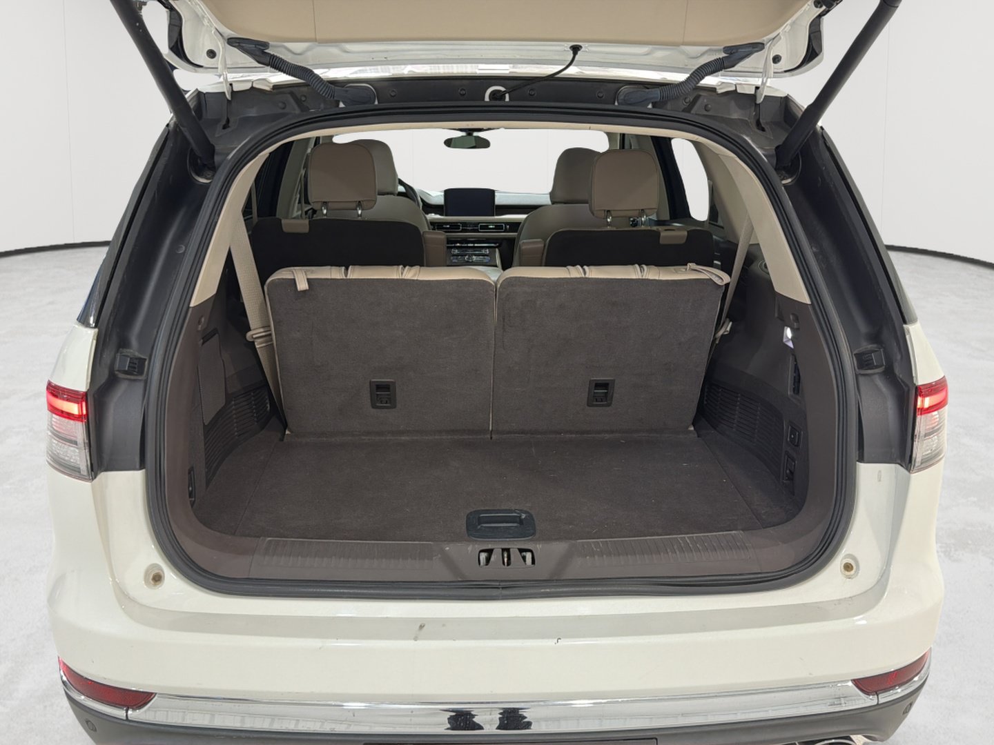 Used 2023 Lincoln Aviator Reserve w/ Class IV Trailer Tow Package RWD image 26
