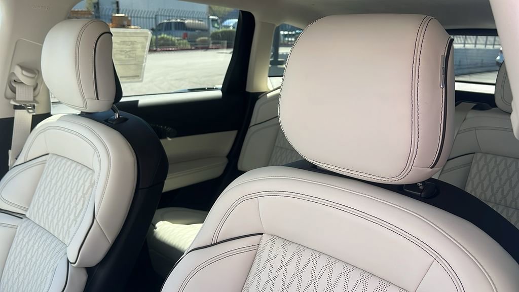 New 2025 Lincoln Nautilus Black Label w/ Jet Appearance Package AWD/4WD image 11