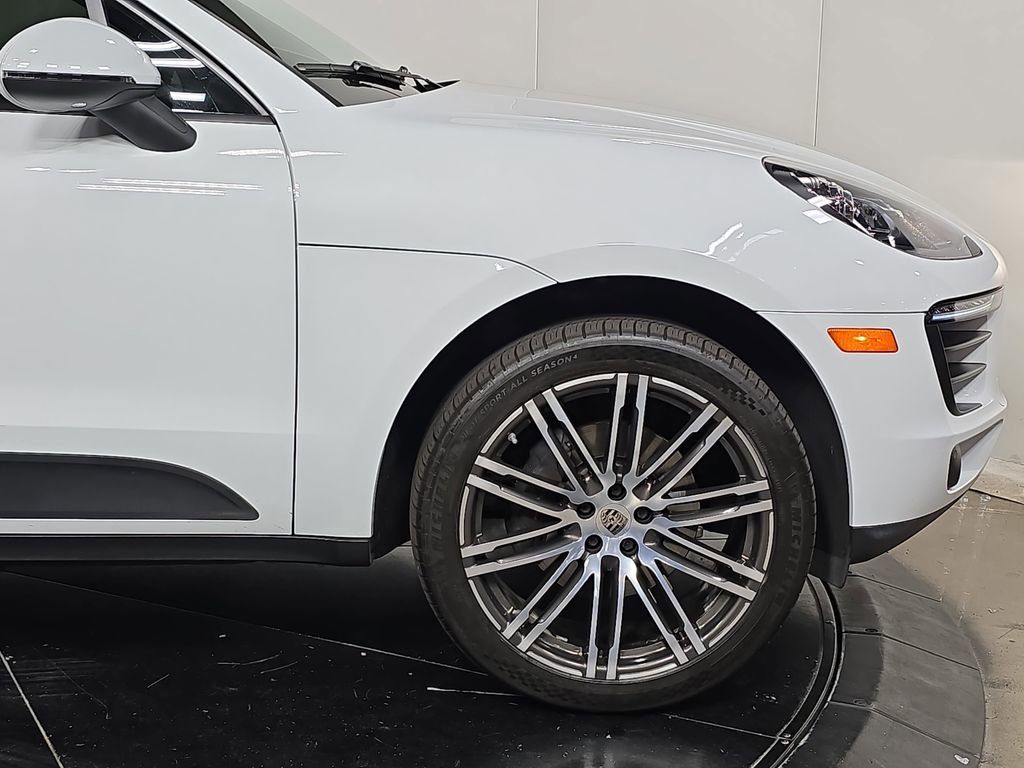 Used 2018 Porsche Macan AWD/4WD image 11