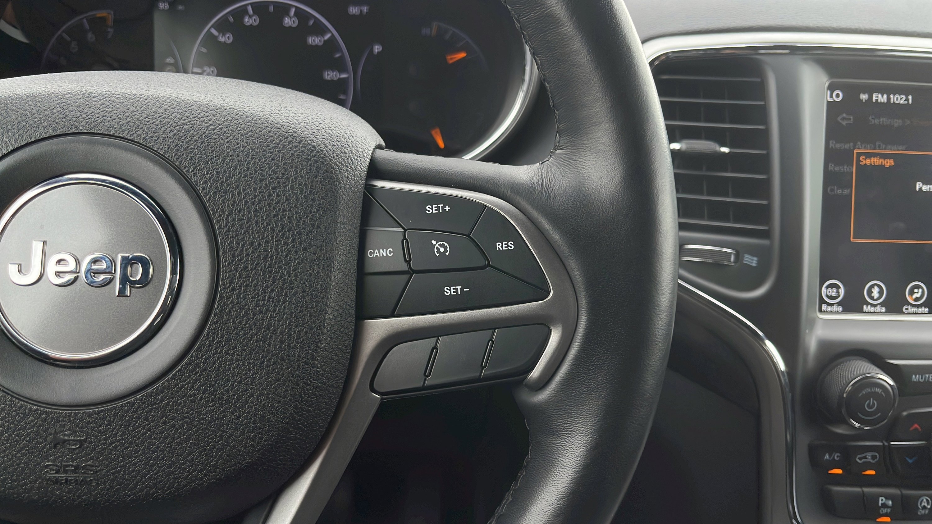 Used 2018 Jeep Grand Cherokee Altitude AWD/4WD image 12