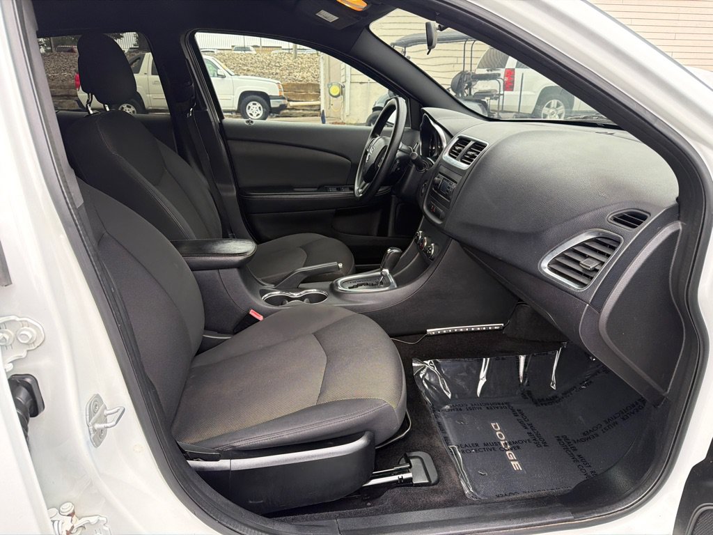 Used 2012 Dodge Avenger SE FWD image 14