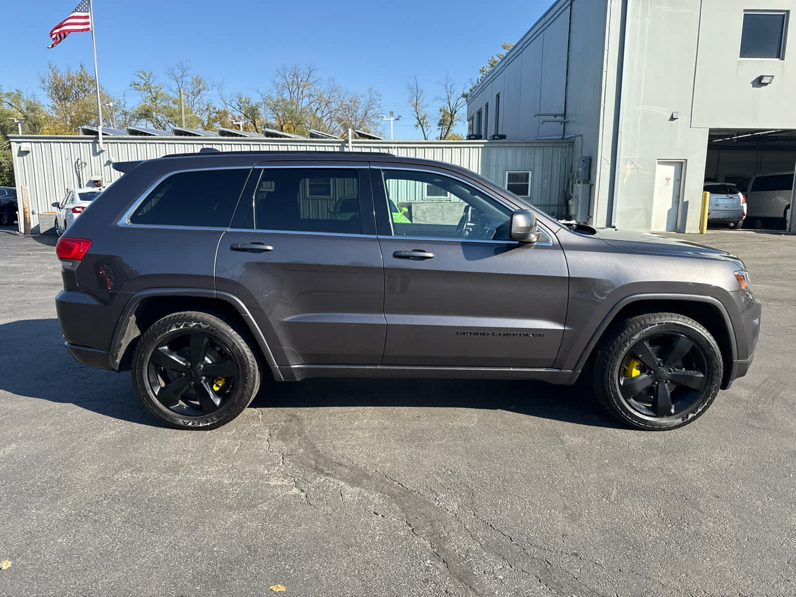 Used 2014 Jeep Grand Cherokee Altitude AWD/4WD image 2