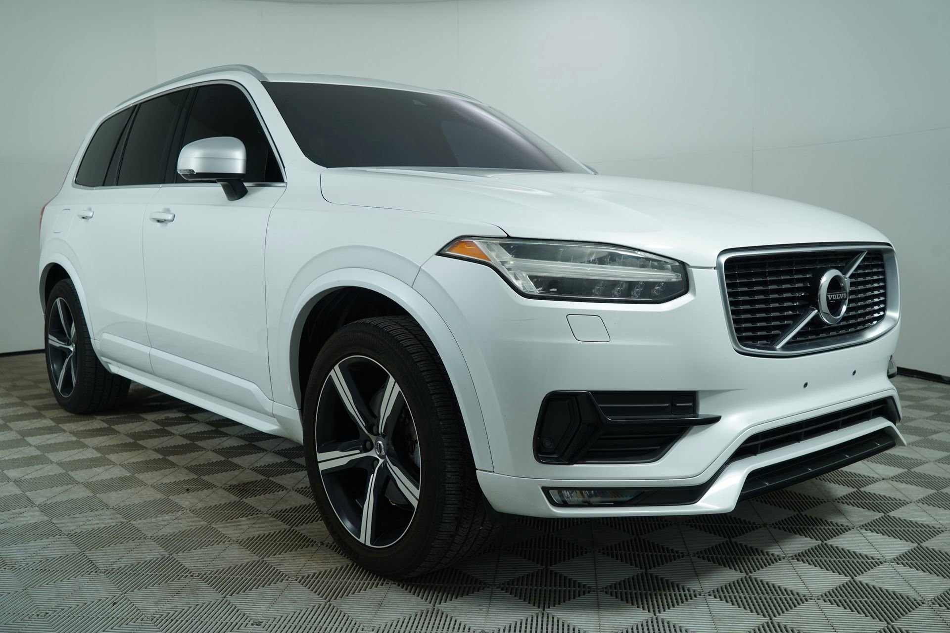 Used 2016 Volvo XC90 T6 R-Design w/ Protection Package Plus image 2