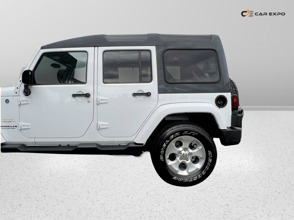 Used 2015 Jeep Wrangler Unlimited Sahara w/ Connectivity Group image 21