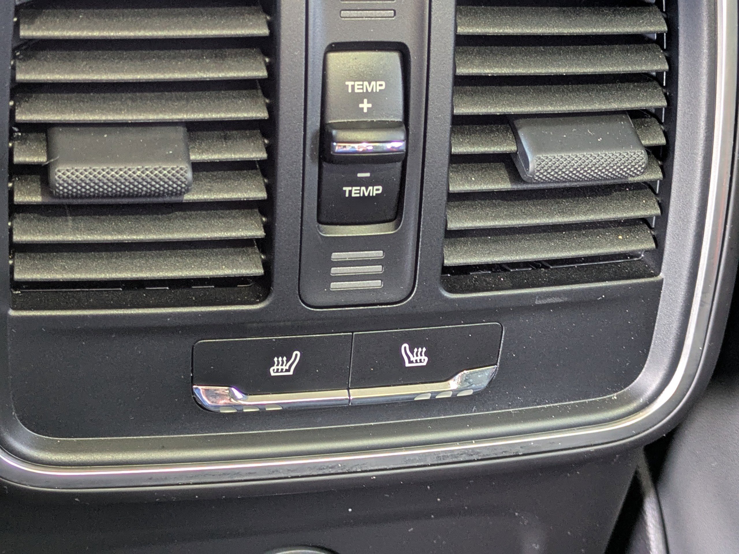 Used 2024 Porsche Macan Turbo image 16