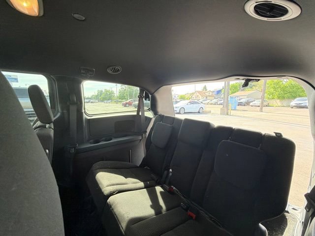 Used 2017 Dodge Grand Caravan SE FWD image 15