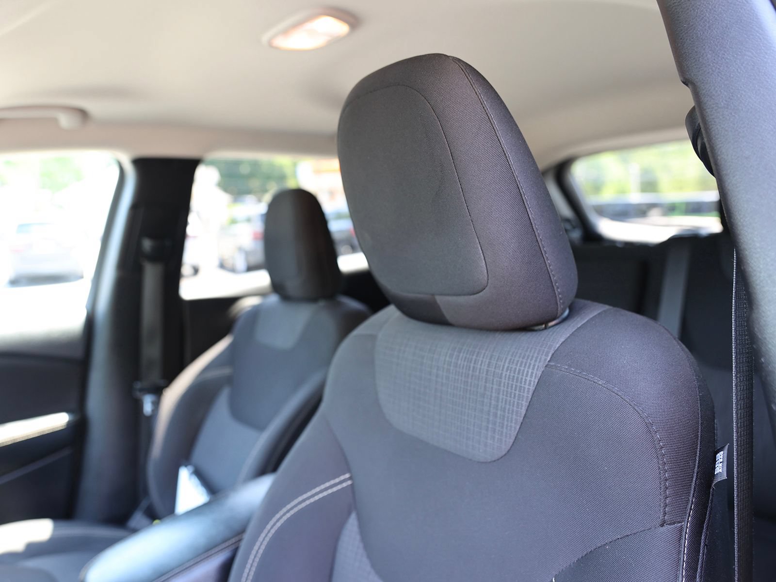 Used 2015 Jeep Cherokee Latitude w/ Cold Weather Group AWD/4WD image 21