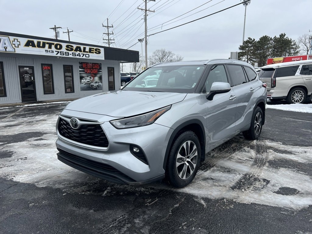Used 2022 Toyota Highlander XLE image 2
