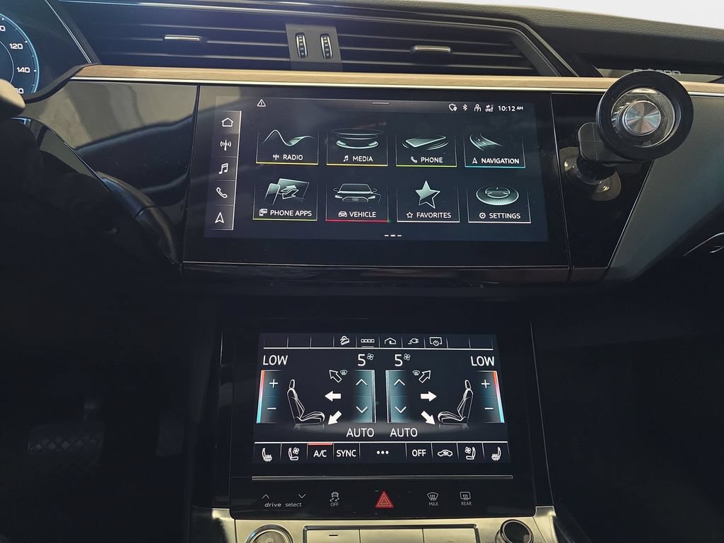 Certified 2024 Audi Q8 e-tron Premium Plus w/ Premium Plus Package AWD/4WD image 21