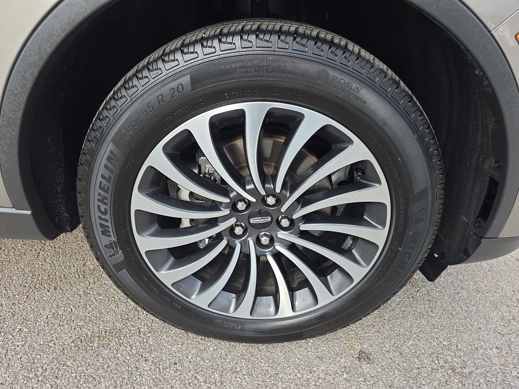 Used 2023 Lincoln Aviator Reserve w/ Equipment Group 201A image 12