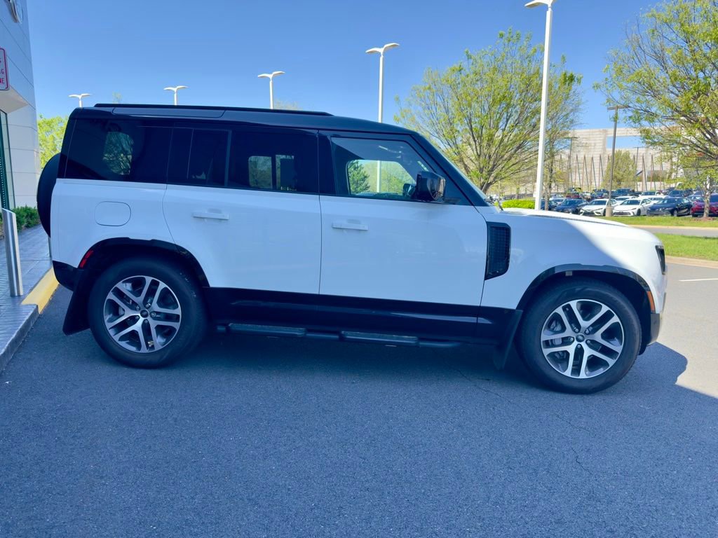 Used 2025 Land Rover Defender 110 X-Dynamic SE image 4