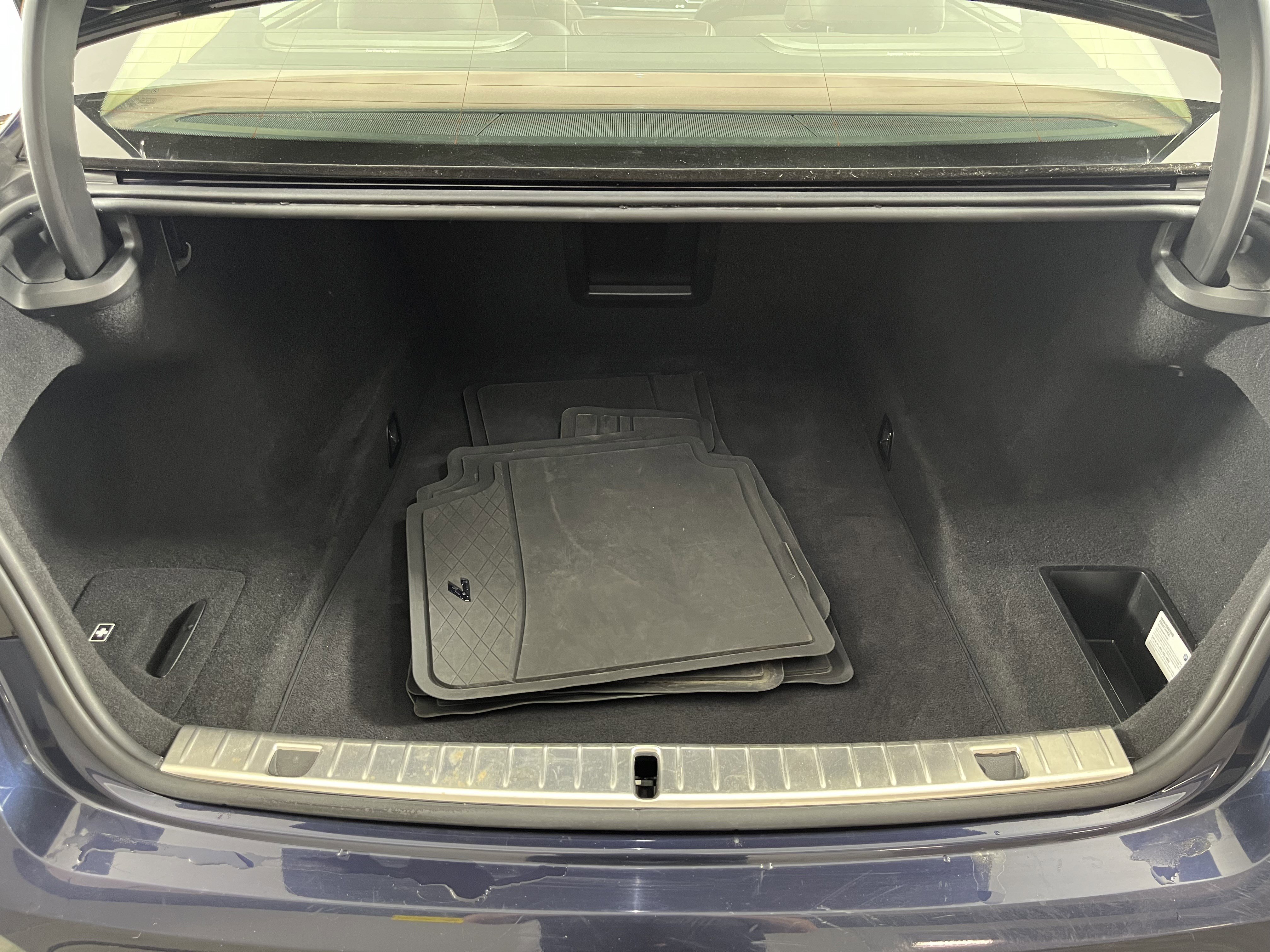 Used 2020 BMW 740i xDrive w/ Premium Package image 28