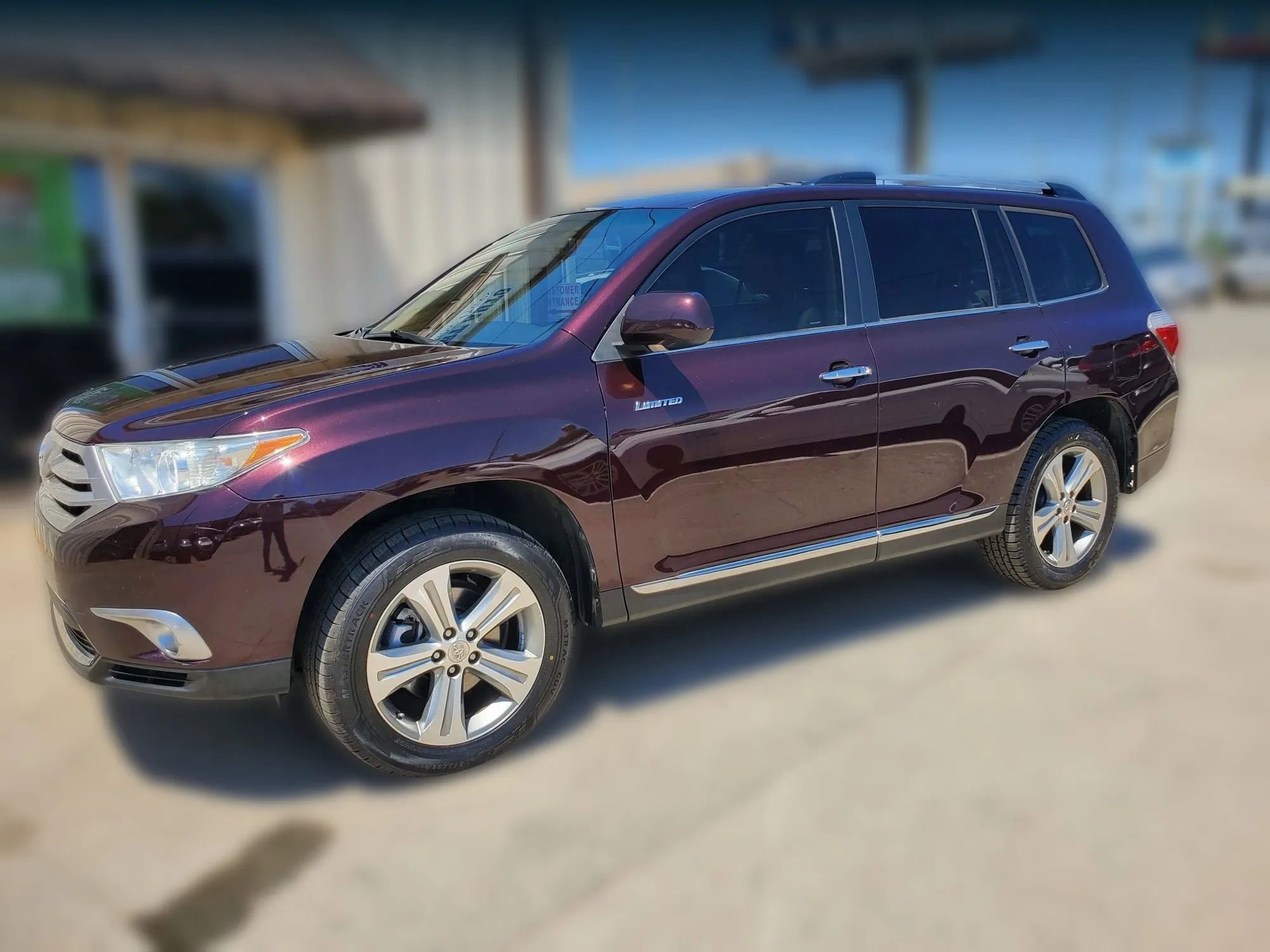 Used 2011 Toyota Highlander Limited w/ Tow Pkg FWD image 3