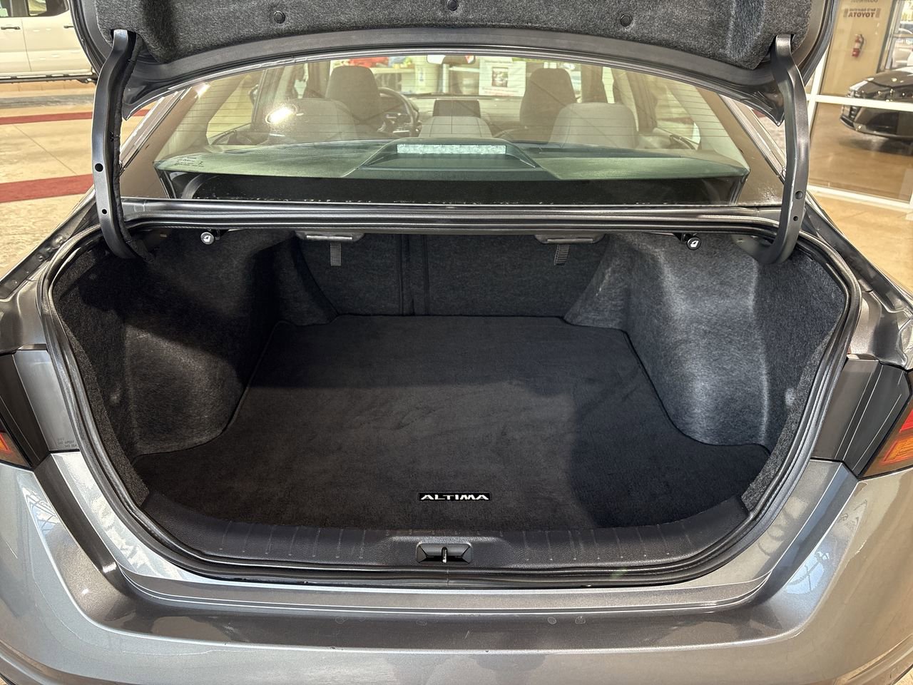 Used 2025 Nissan Altima 2.5 SV FWD image 23