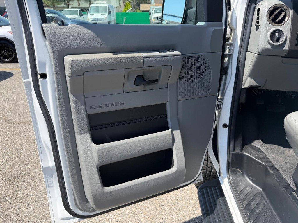 Used 2009 Ford E-350 and Econoline 350 Extended Wagon Super Duty RWD image 15