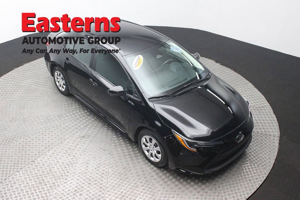 Used 2025 Toyota Corolla LE image 3