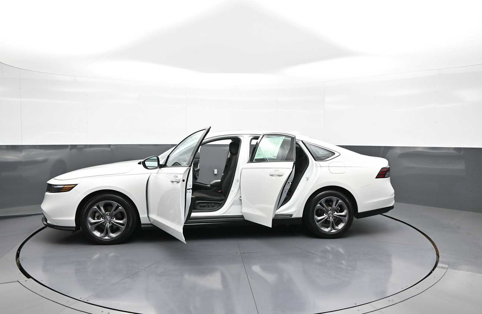 Used 2024 Honda Accord EX image 42