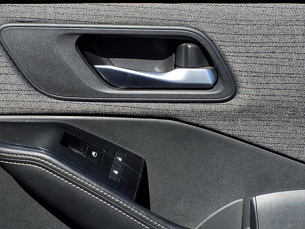 Used 2021 Nissan Rogue SV image 25