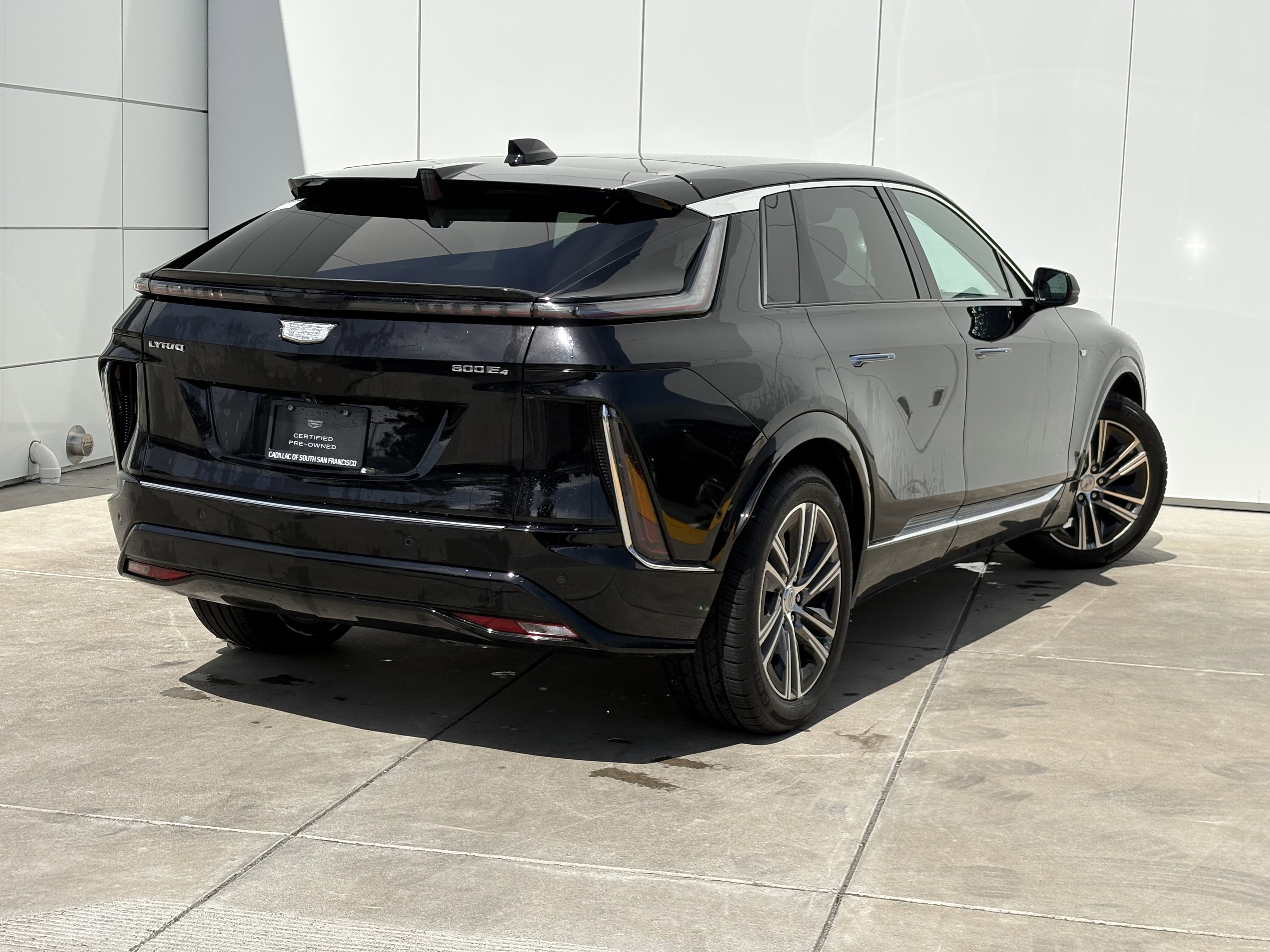 Used 2024 Cadillac Lyriq Luxury w/ LPO, Floor Liner Package AWD/4WD image 7