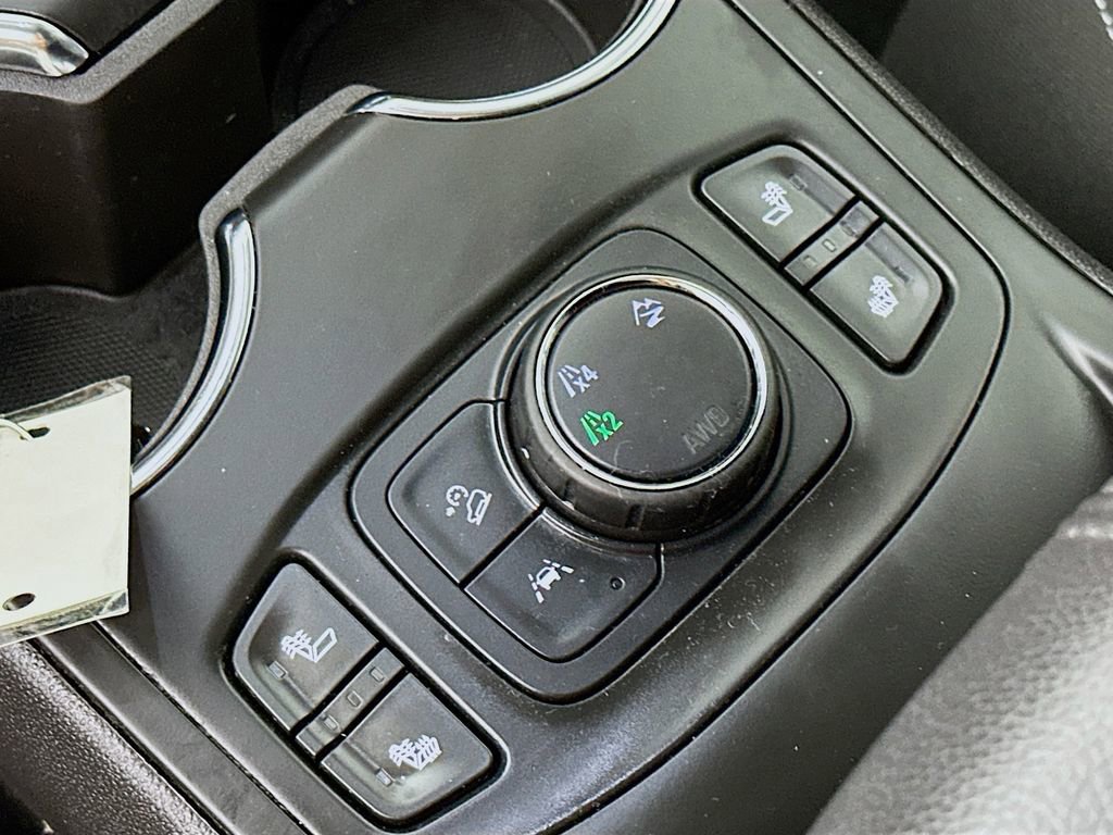 Used 2024 GMC Terrain SLT image 28