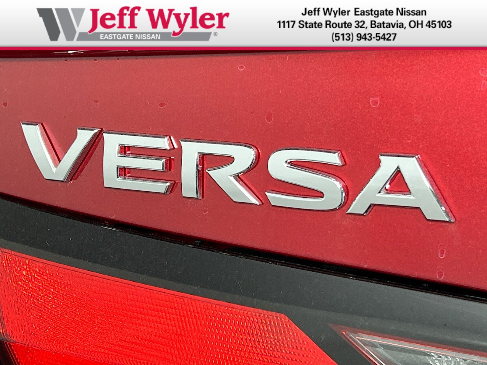New 2025 Nissan Versa SR w/ Trunk Package FWD image 32