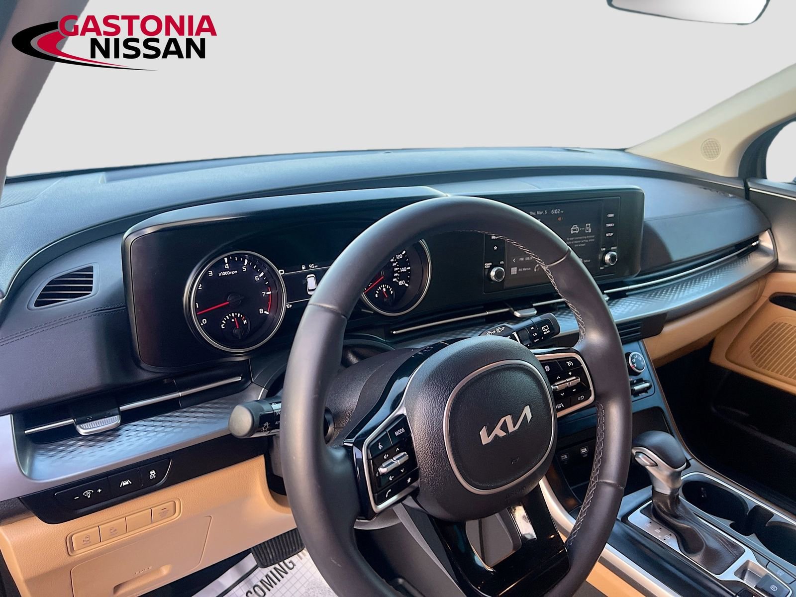 Used 2024 Kia Carnival LX image 11