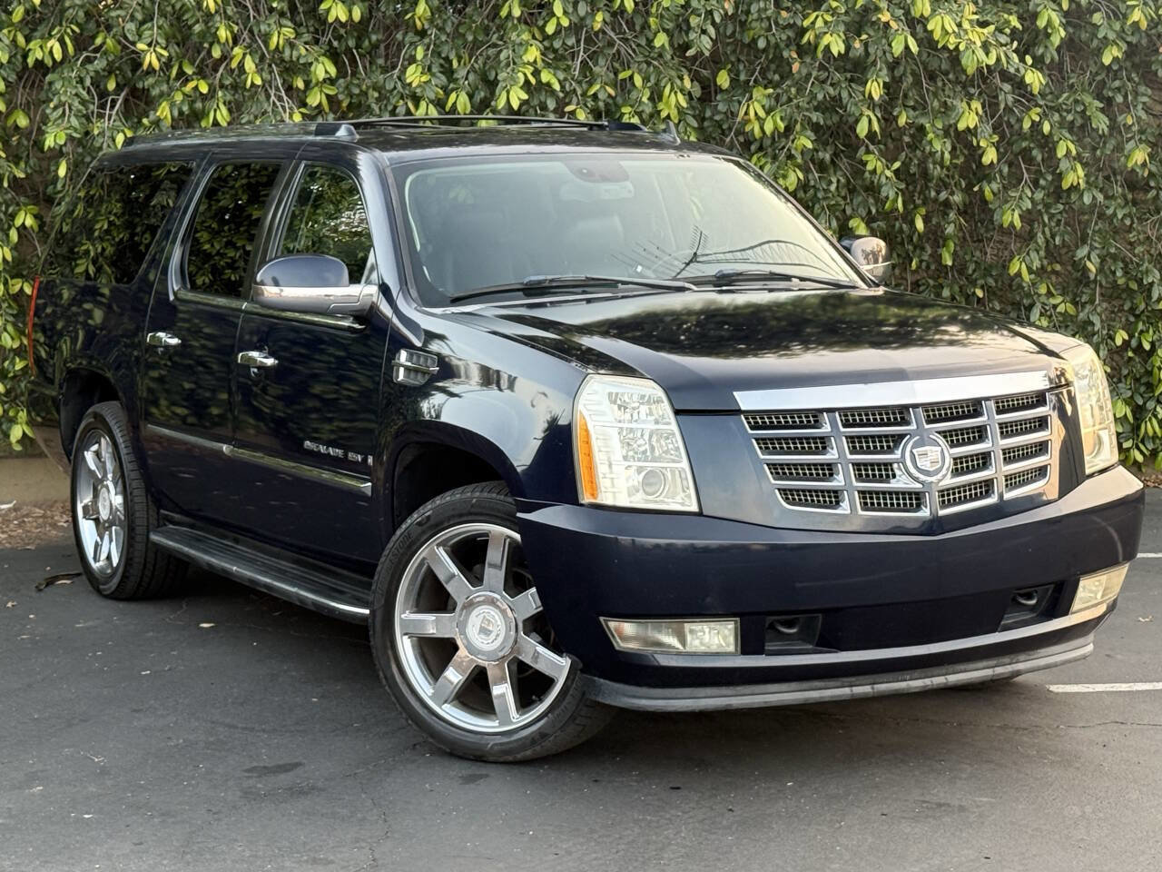 Used 2008 Cadillac Escalade ESV AWD image 1