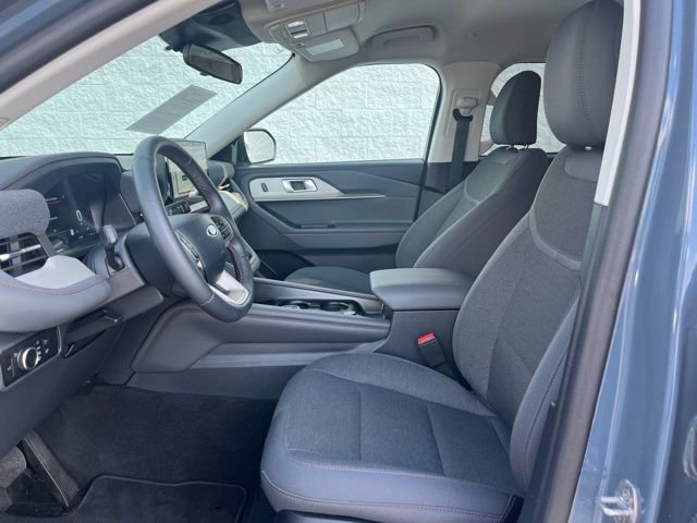 Used 2025 Ford Explorer Active image 4