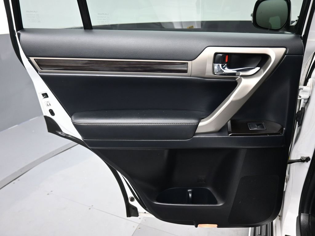 Used 2016 Lexus GX 460 w/ Navigation Package image 31