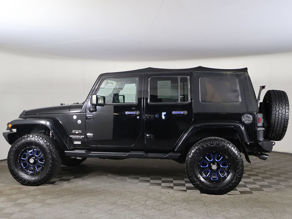 Used 2016 Jeep Wrangler Unlimited Sahara w/ Connectivity Group AWD/4WD image 14