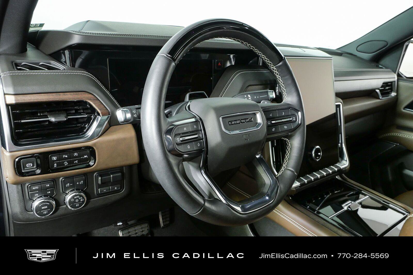 Used 2025 GMC Yukon Denali Ultimate AWD/4WD image 4