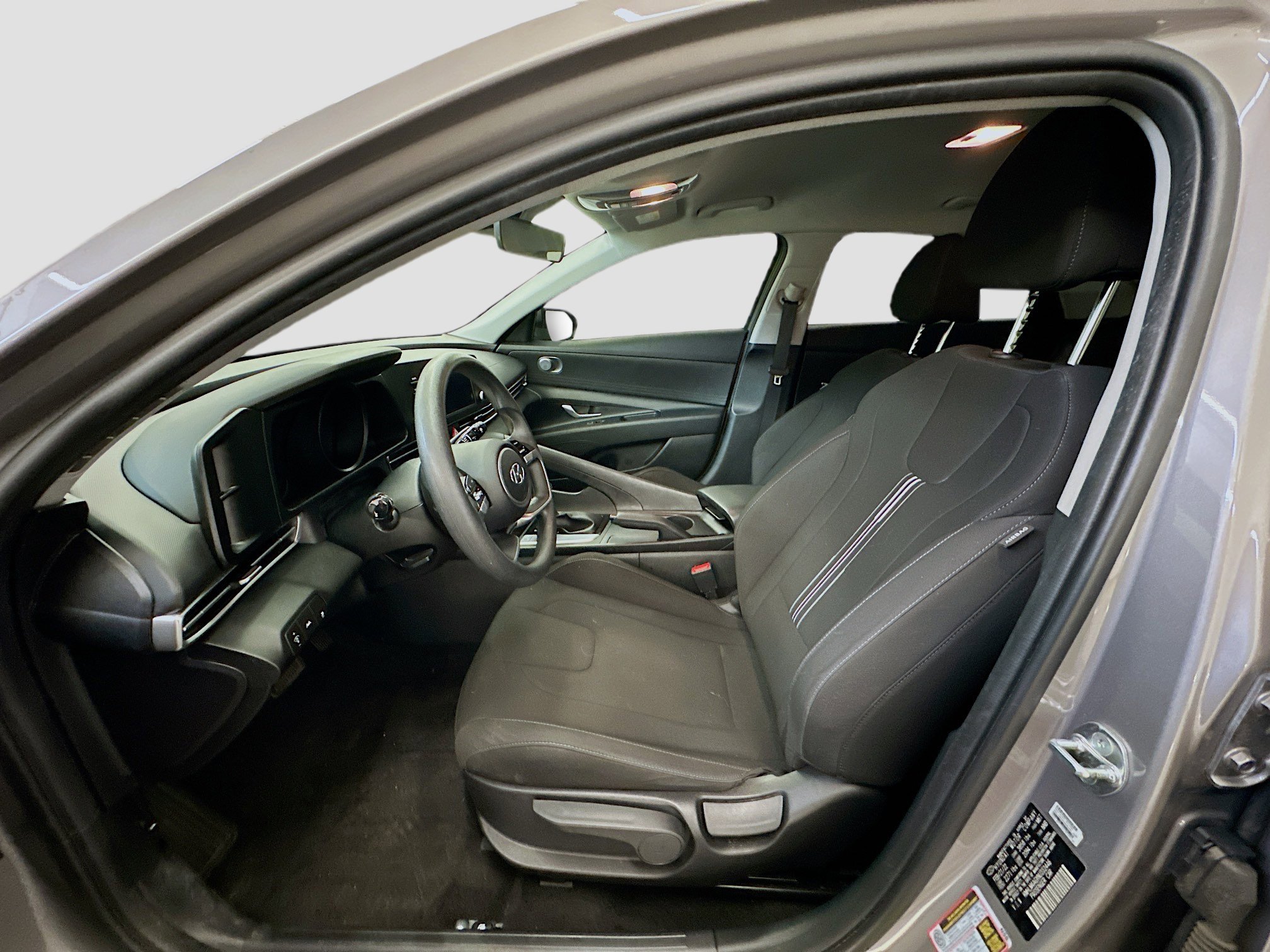 Used 2022 Hyundai Elantra SEL image 13