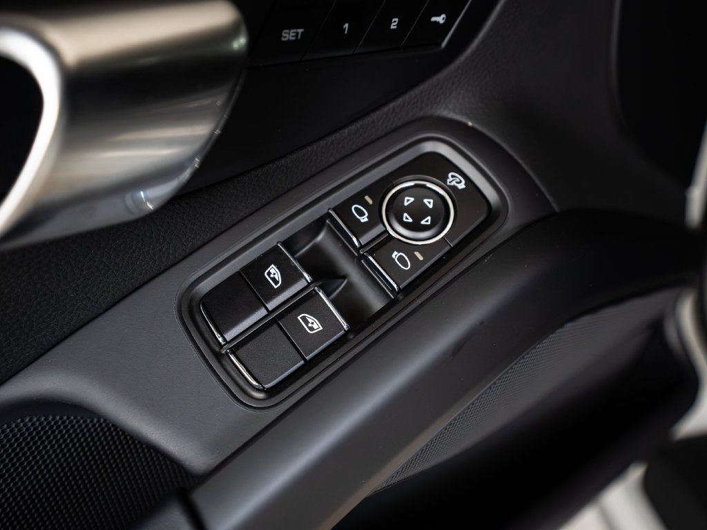 Certified 2025 Porsche 718 Boxster S RWD image 22