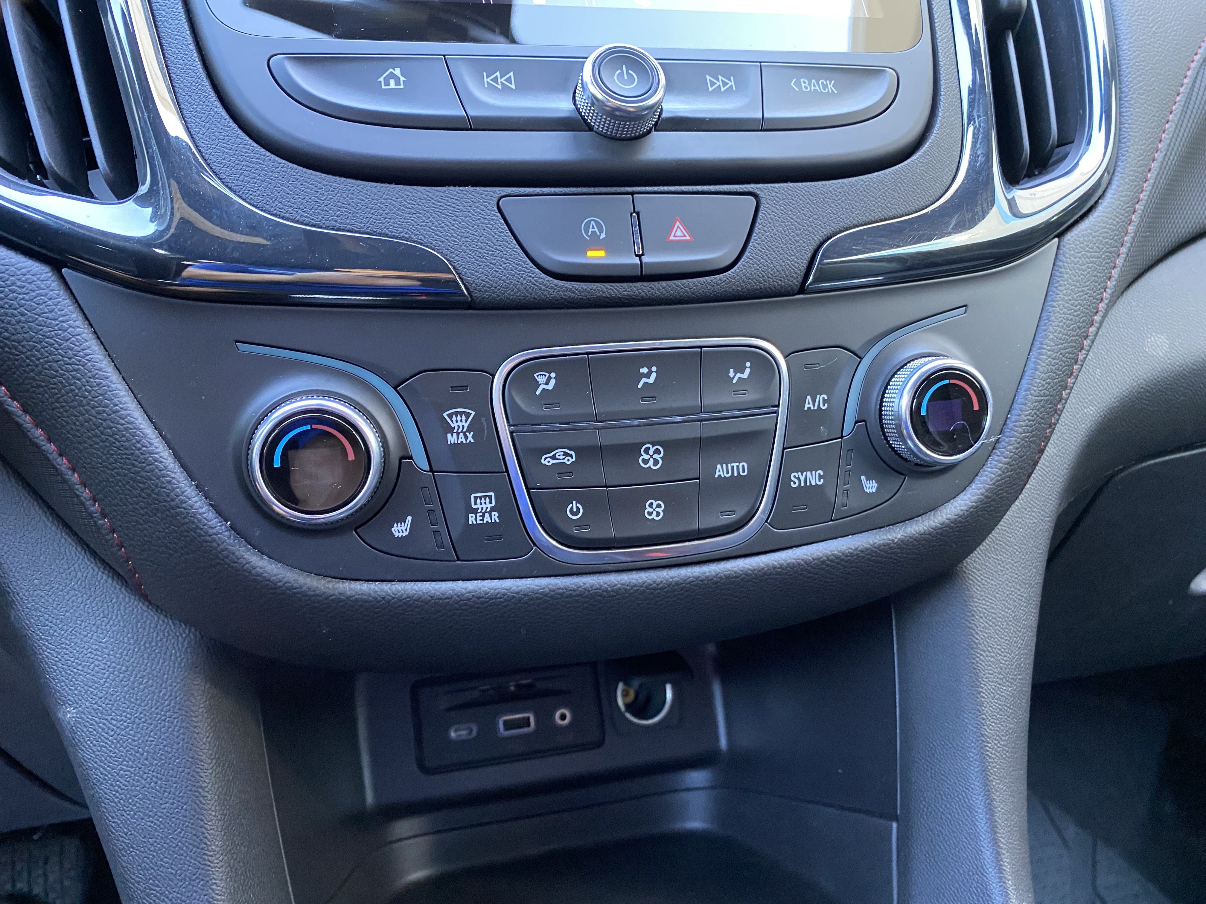 Used 2024 Chevrolet Equinox RS FWD image 28
