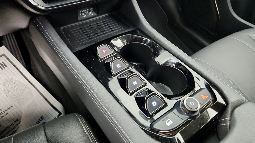 Used 2023 VinFast VF 8 Eco image 14