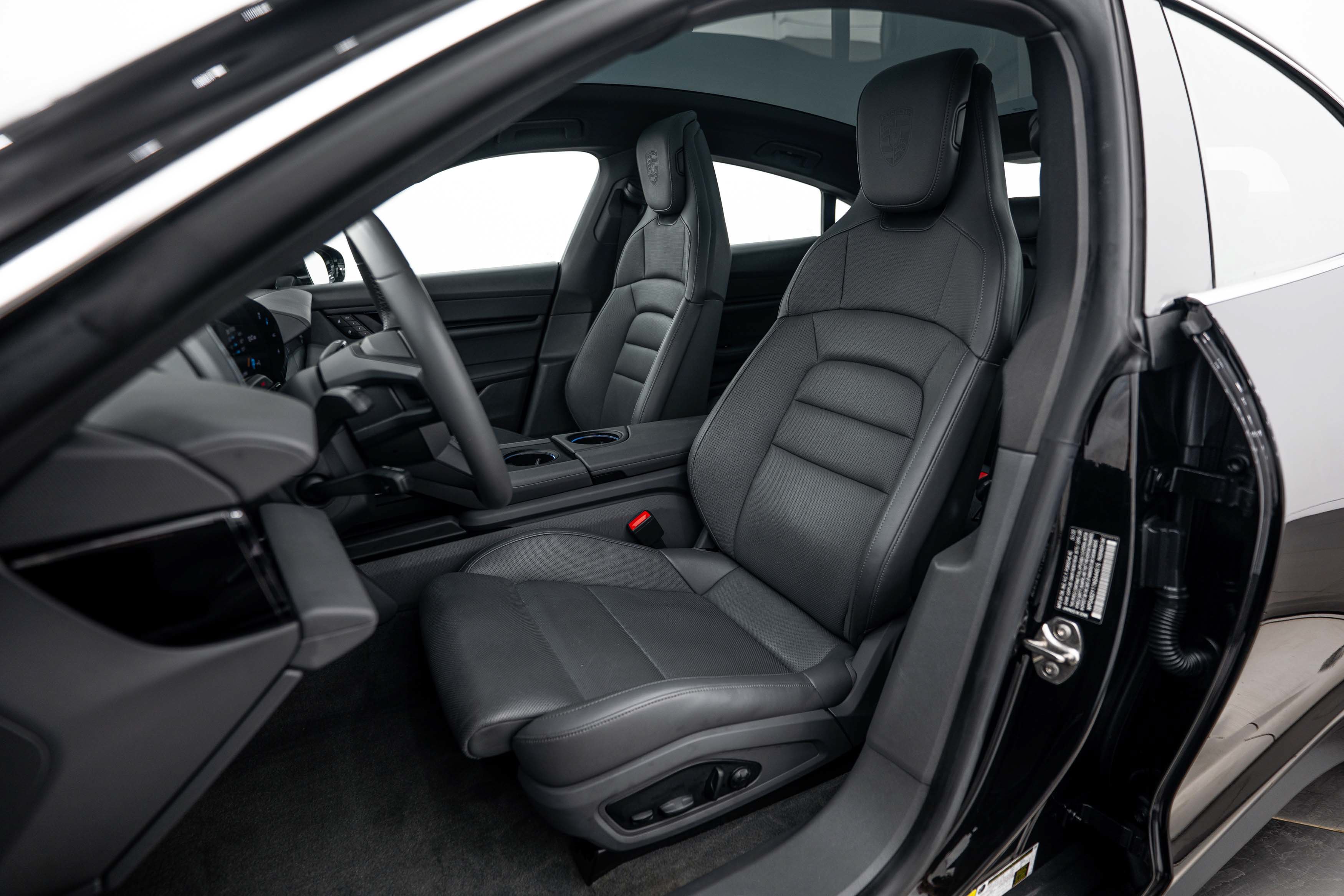 Certified 2022 Porsche Taycan 4S AWD/4WD image 5