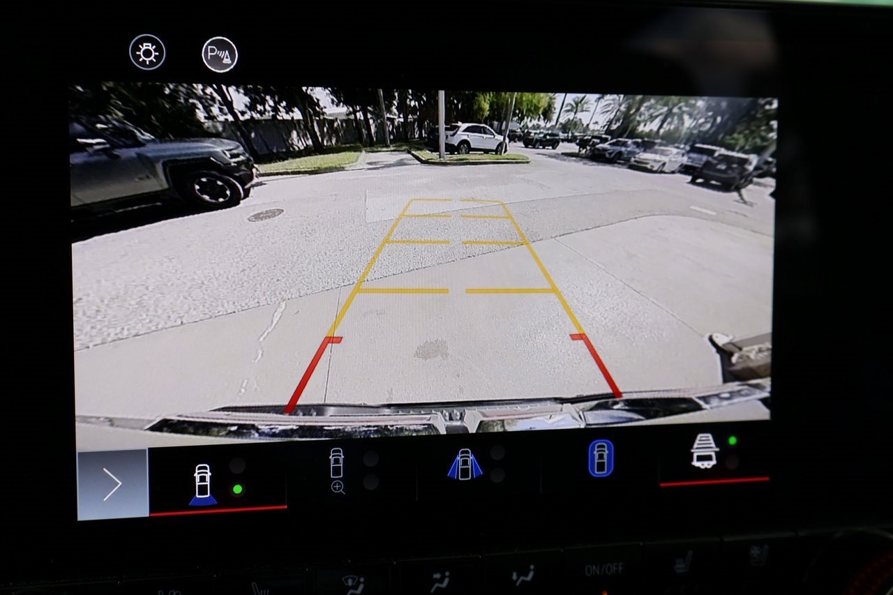 Used 2024 GMC Canyon AT4X image 27