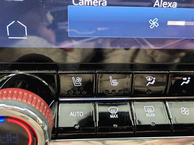 Used 2024 GMC Canyon AT4X image 32