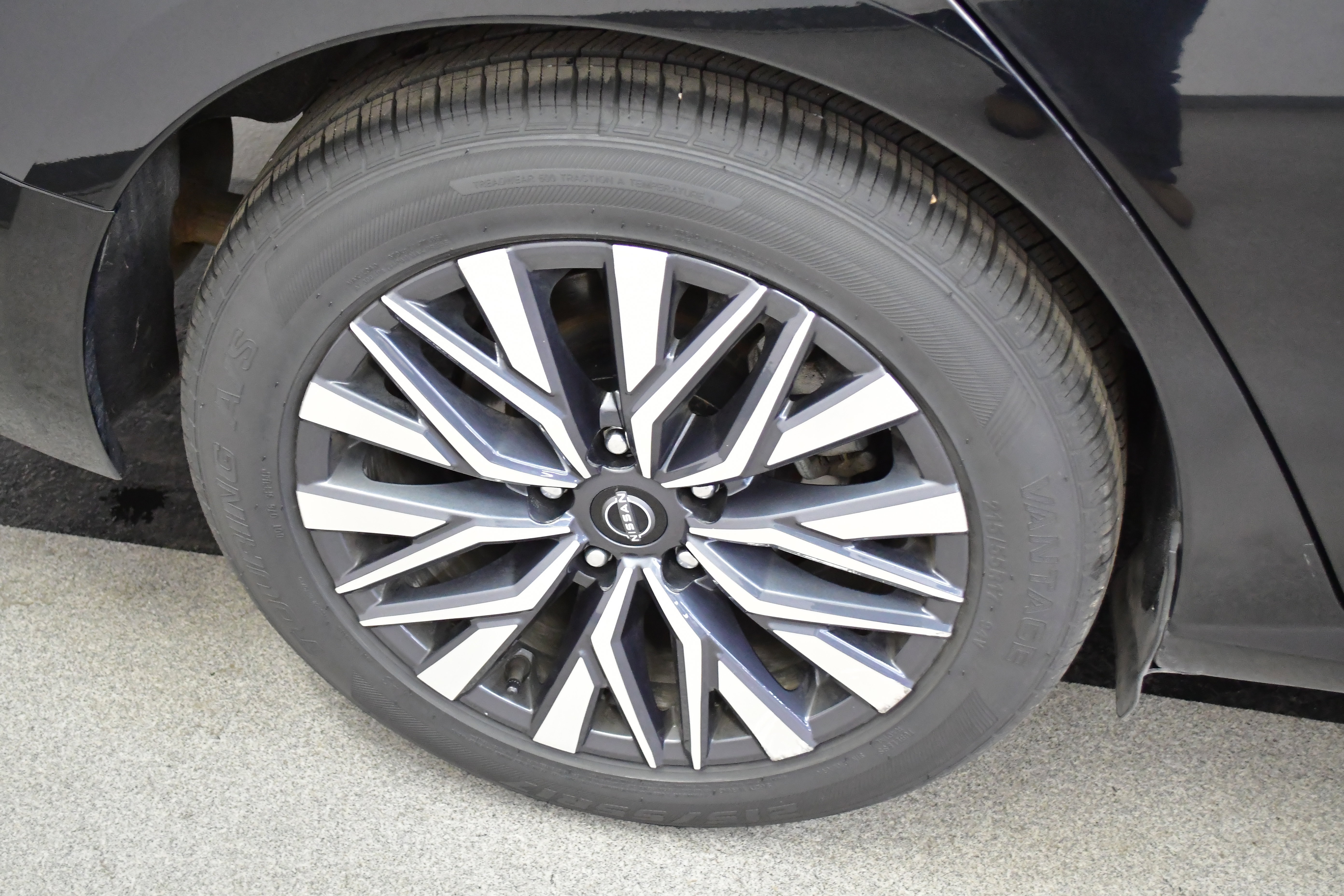 Used 2025 Nissan Altima 2.5 SV FWD image 34