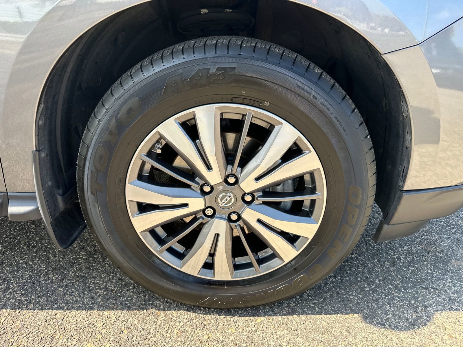 Used 2017 Nissan Pathfinder SV w/ SV Tech Package image 10