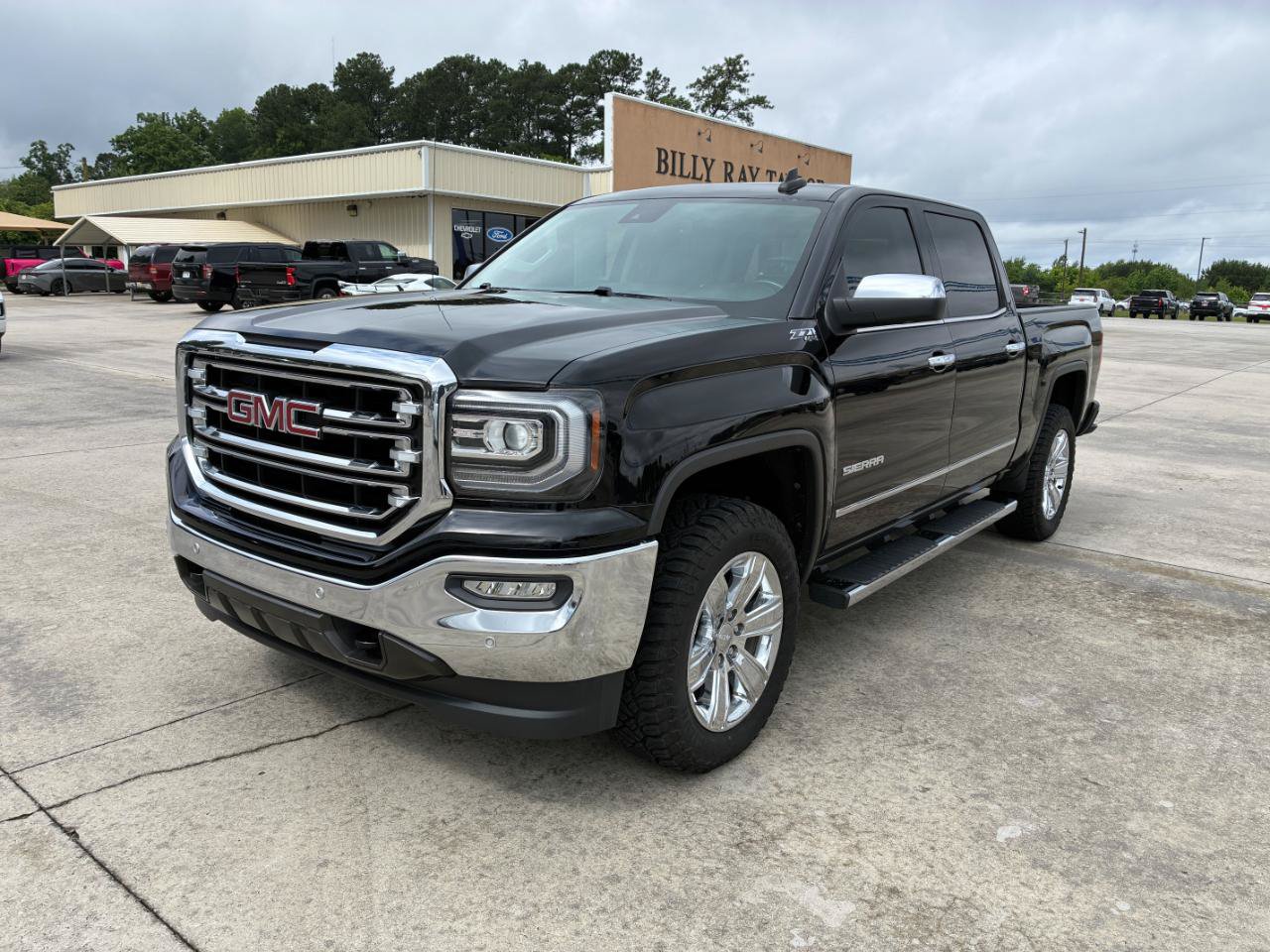 Used 2017 GMC Sierra 1500 SLT AWD/4WD image 2