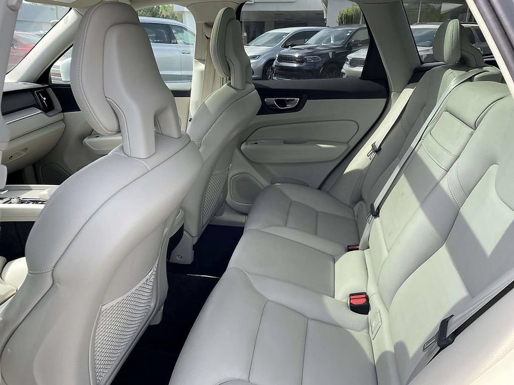 Used 2018 Volvo XC60 T5 Inscription w/ Convenience Package AWD/4WD image 15