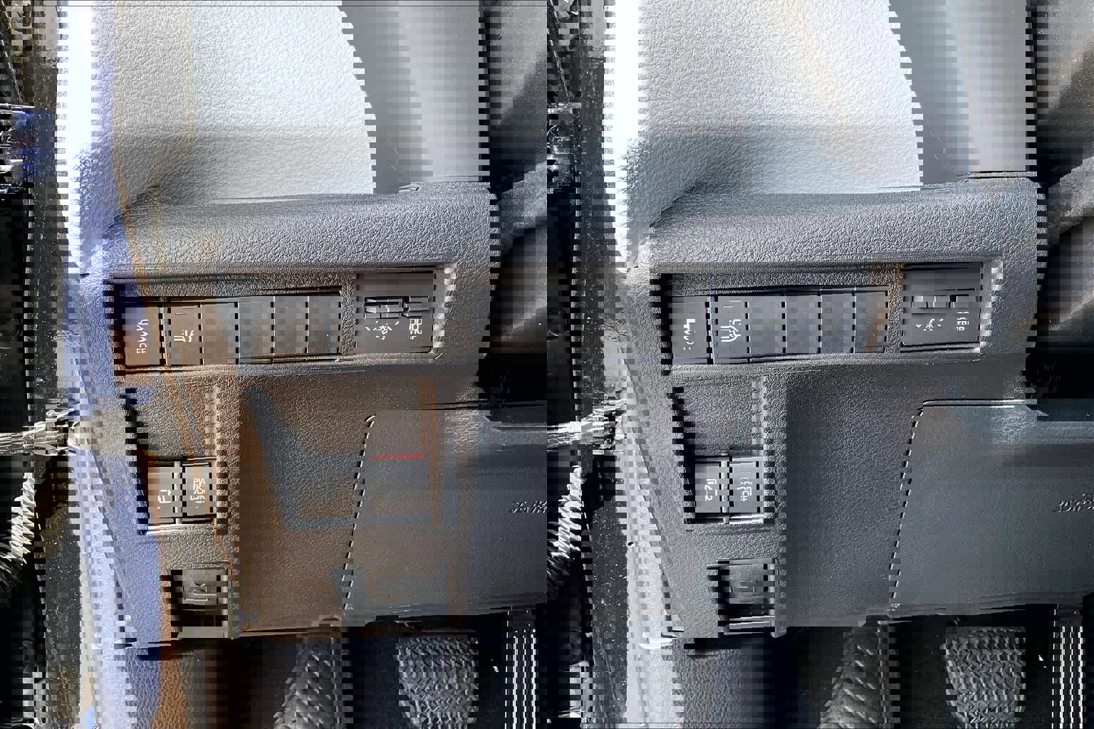 Used 2026 Toyota Sienna XLE image 34